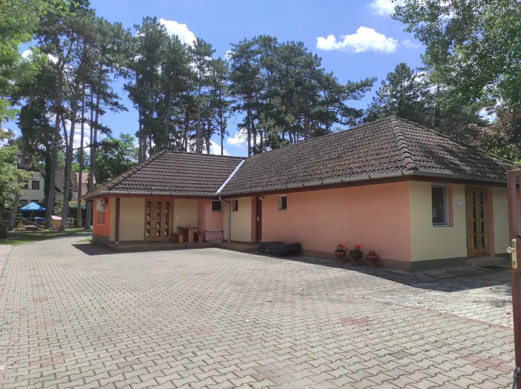 Péhl apartmanház — külső