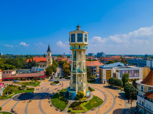 Siófok víztorony és a főtér madártávlatból