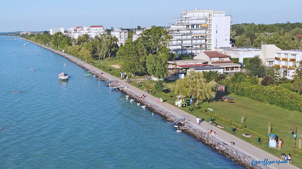 Siófoki szabadstrand, Balaton-part sétánnyal